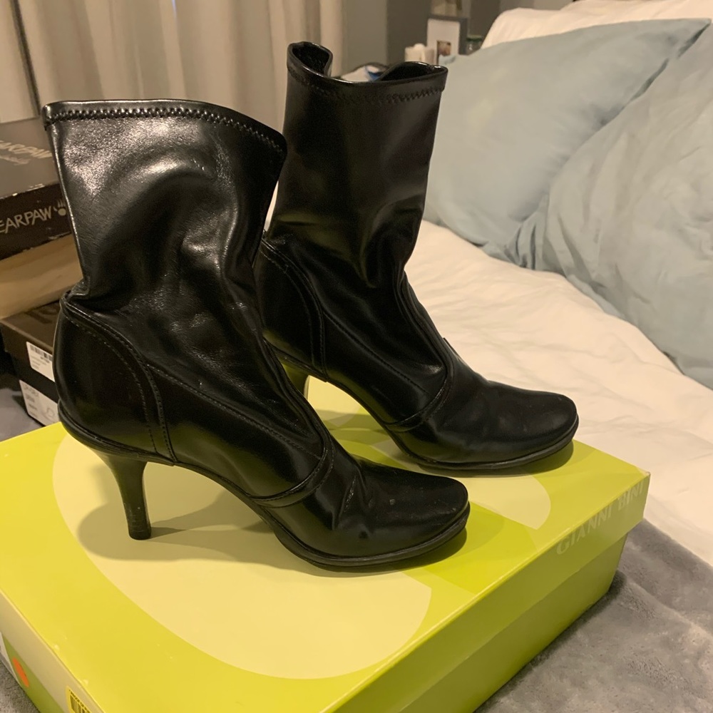 Black leather Bootie